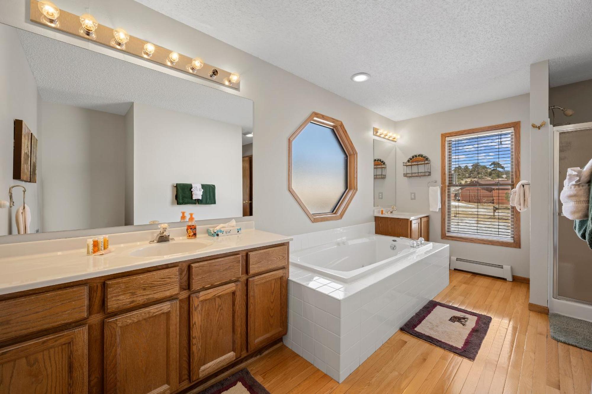 Lily Mountain Lodge - Amazing Mountains Views, Private Hot Tub, Great Location Estes Park Oda fotoğraf